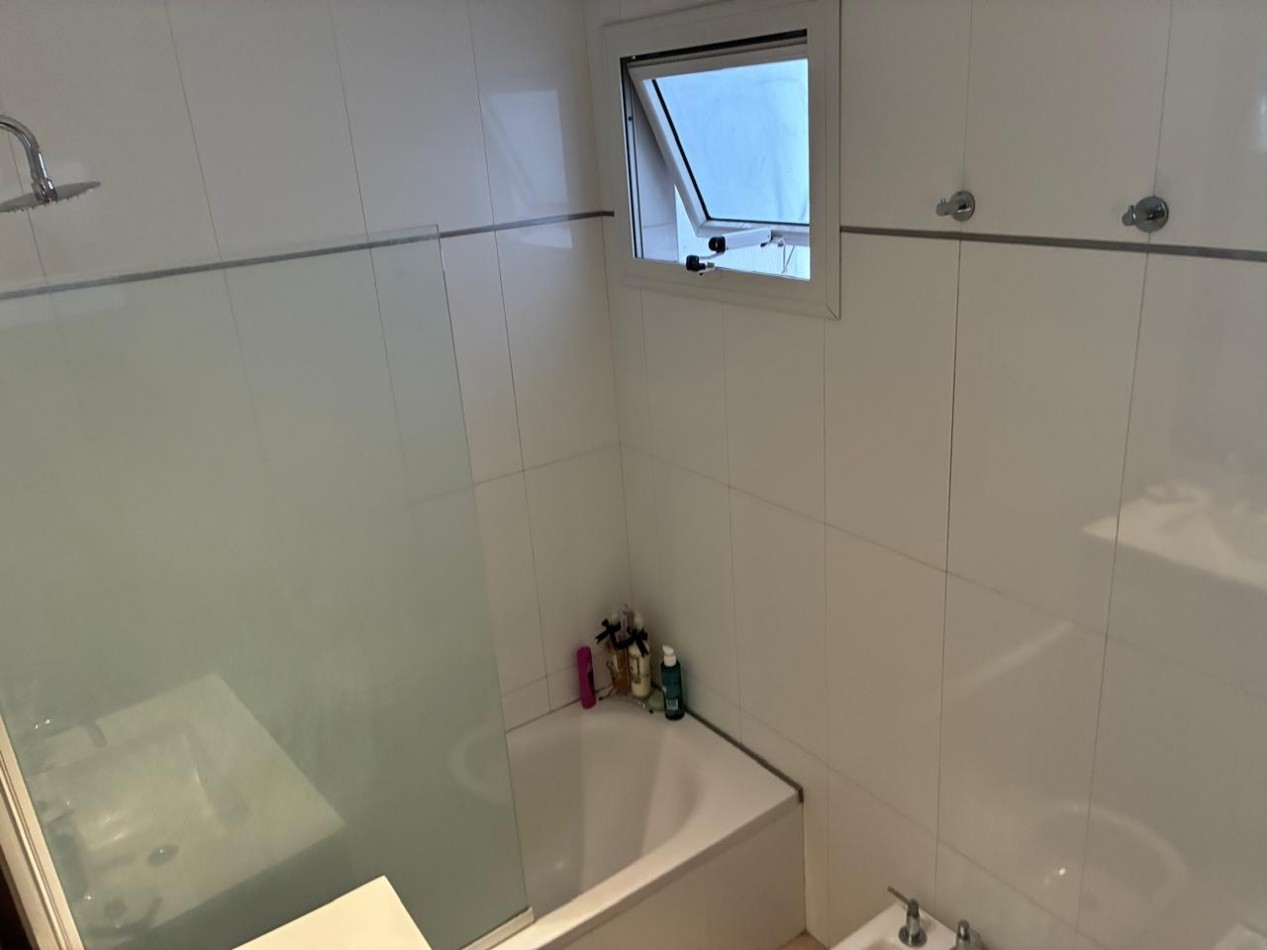 TRES AMBIENTES. VISTA AL MAR.COCHERA. VARESE