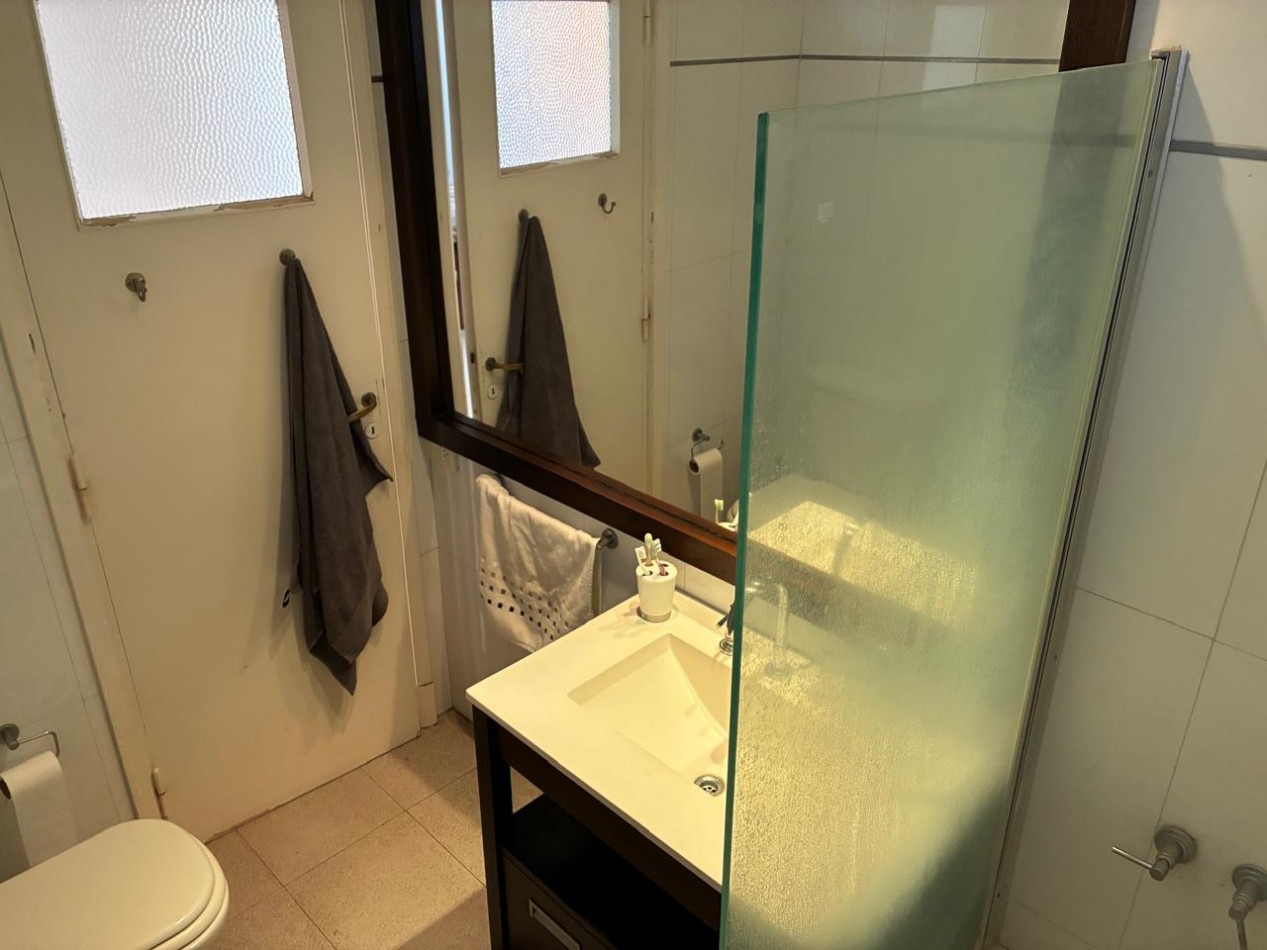 TRES AMBIENTES. VISTA AL MAR.COCHERA. VARESE