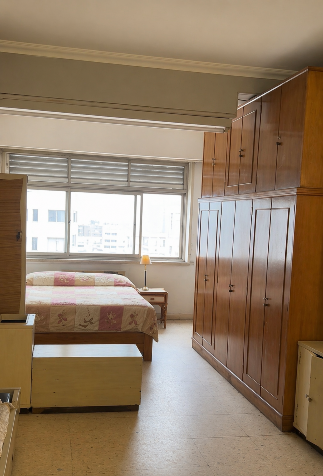 AMBIENTE, MUY AMPLIO. LUMINOSO