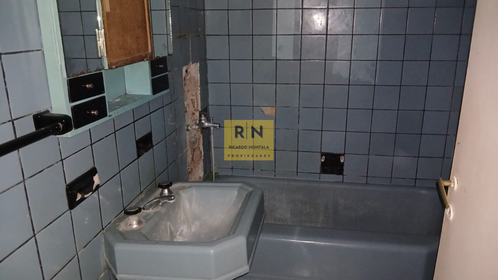 PH POR PASILLO. TRES AMBIENTES CON COCHERA