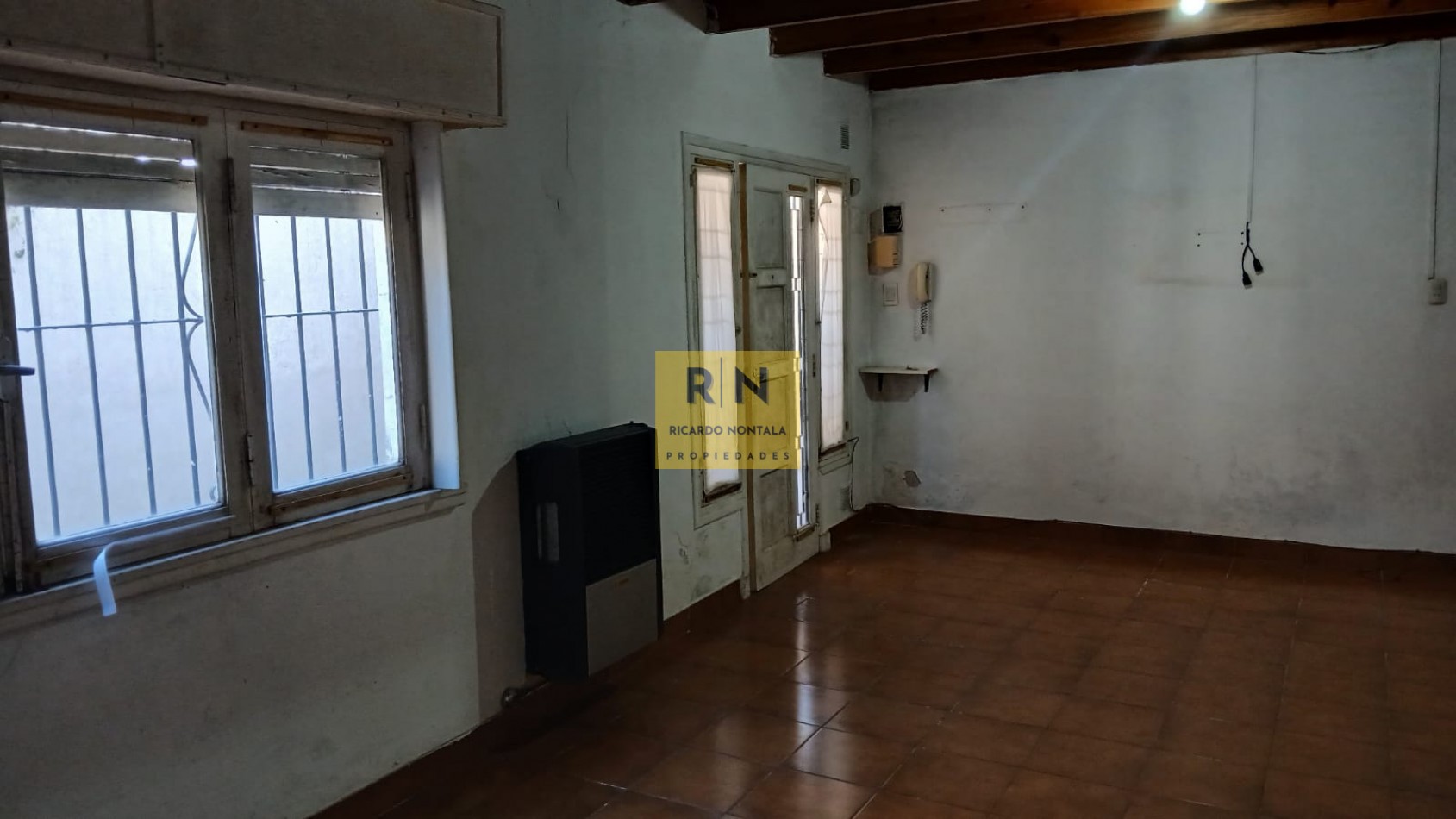 PH POR PASILLO. TRES AMBIENTES CON COCHERA