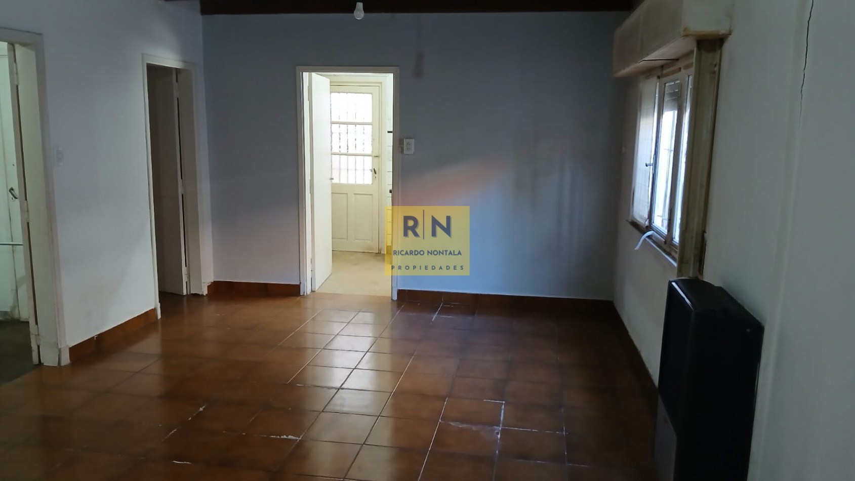 PH POR PASILLO. TRES AMBIENTES CON COCHERA